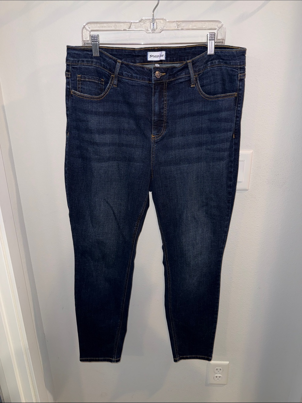 Dark Wash Skinny Jeans Slimming Women's Fit
